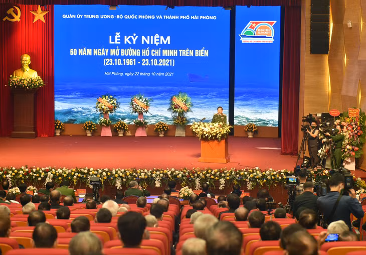 Thứ trưởng Bộ Quốc phòng Lê Huy Vịnh trình bày diễn văn tại lễ kỷ niệm. Ảnh VGP/Đức Tuân Thứ trưởng Bộ Quốc phòng Lê Huy Vịnh trình bày diễn văn tại lễ kỷ niệm. Ảnh VGP/Đức Tuân