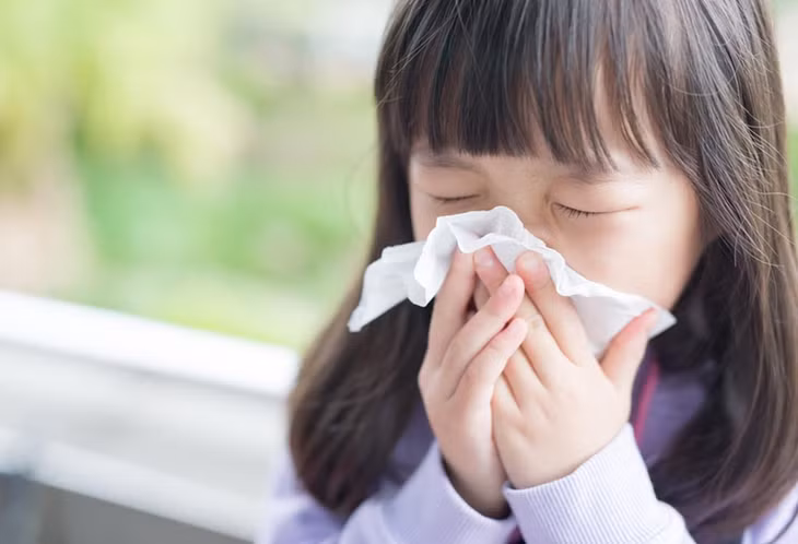 Lạm dụng thuốc điều trị ho và cảm lạnh có thể gây nguy cơ tử vong ở trẻ nhỏ - Ảnh: Internet