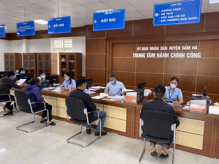 Trung tâm Hành chính công huyện đẩy mạnh ứng dụng CNTT trong giải quyết TTHC cho người dân, doanh nghiệp.