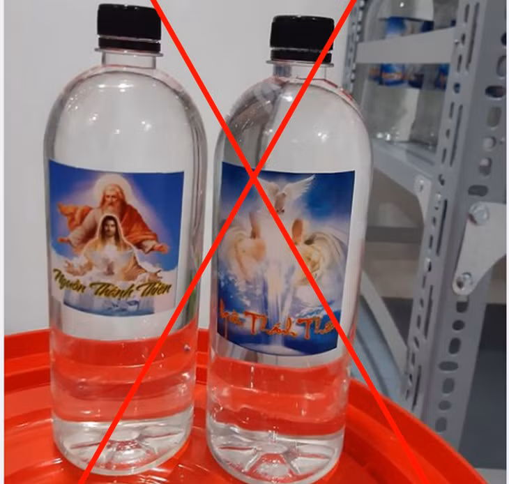 Cái gọi là "nguồn thánh thiên" mà các đối tượng cho rằng dùng để chữa COVID-19.