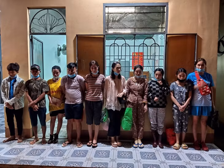 Các đối tượng xuất cảnh trái phép bị bắt giữ.