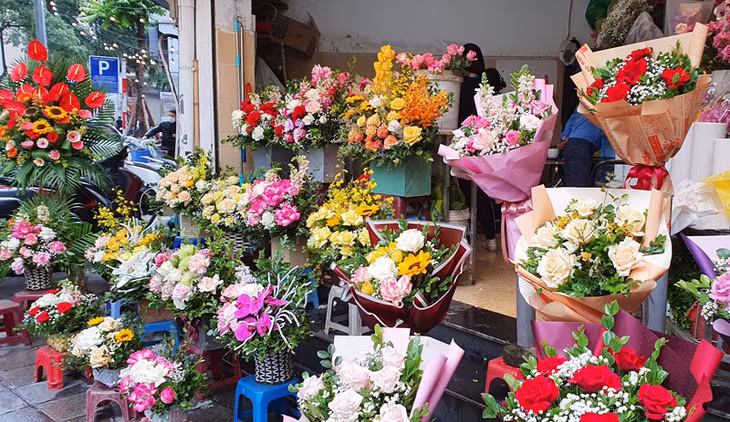 Các cửa hàng hoa nhập lượng hàng vừa đủ do chưa lường trước sức mua.