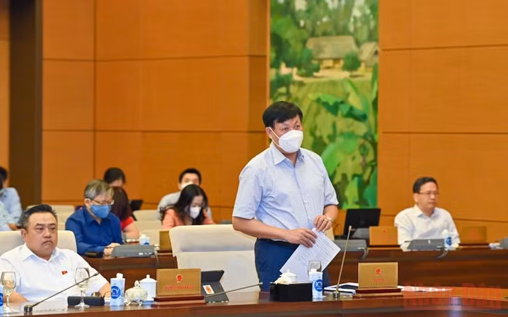 Thứ trưởng Y tế Đỗ Xuân Tuyên phát biểu tại phiên họp. Ảnh: Duy Linh