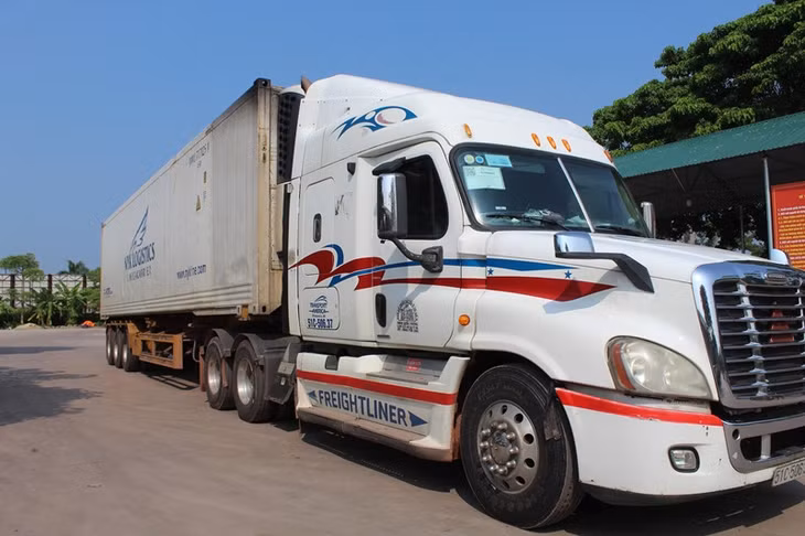 Ngoài các biện pháp phòng chống dịch đối với người, Móng Cái sẽ xét nghiệm virus SARS-CoV-2 đối với hàng hóa và phương tiện đến từ vùng dịch.