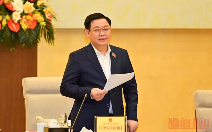 Chủ tịch Quốc hội Vương Đình Huệ phát biểu khai mạc phiên họp. Ảnh: Duy Linh