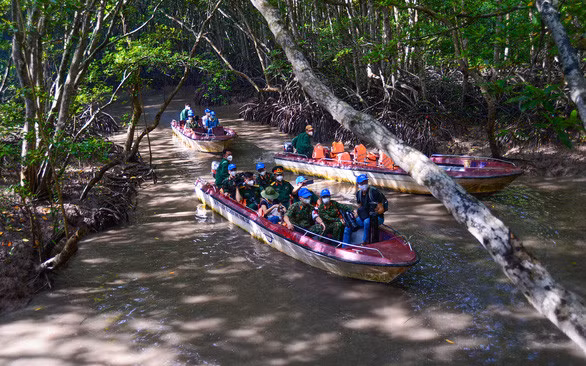 Du lịch rục rịch hồi sinh với tour an toàn - Ảnh 2.