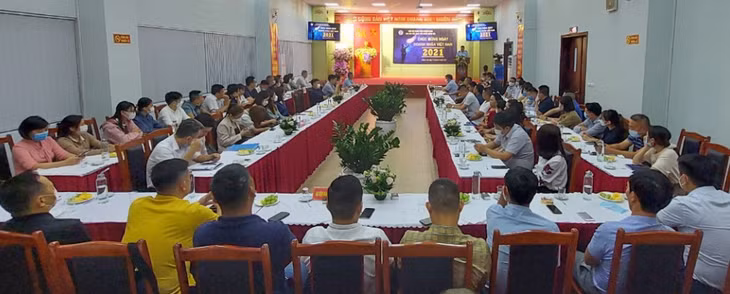 Chi cục HQCK Móng Cái gặp mặt, chúc mừng các doanh nhân, doanh nghiệp nhân Ngày Doanh nhân Việt Nam, ngày 11/10/2021.