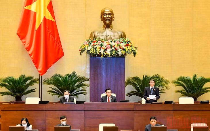 Chủ tịch Quốc hội Vương Đình Huệ chủ trì phiên họp. (Ảnh: LINH NGUYÊN)