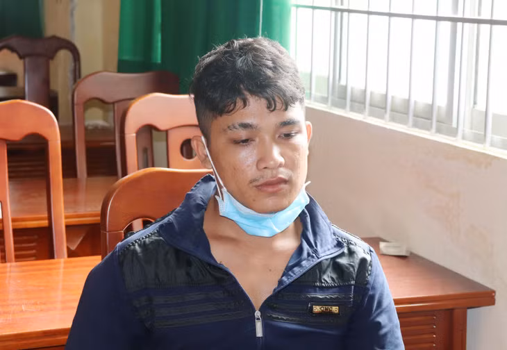 Tên trộm đột nhập nhà dân bê chiếc tủ cùng 100 triệu đồng ảnh 1