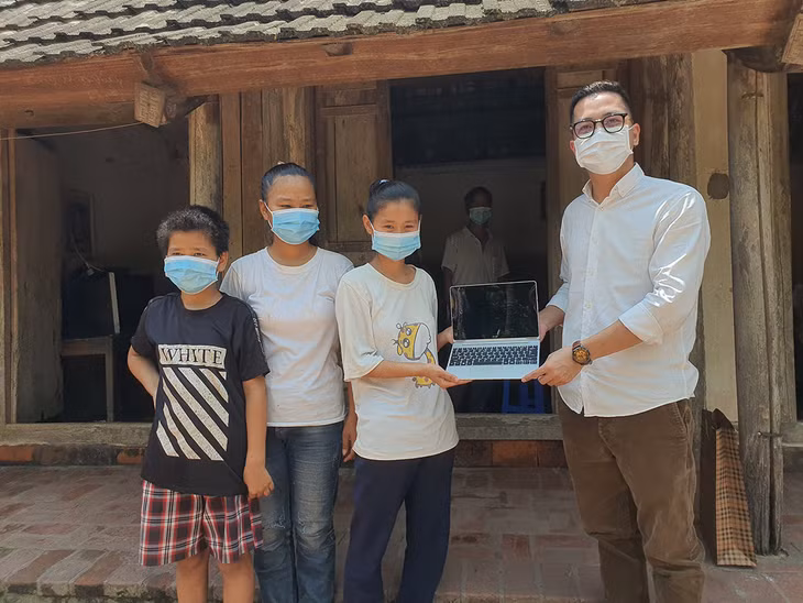 Hỗ trợ học sinh, sinh viên có hoàn cảnh khó khăn để mua máy tính, thiết bị học tập phục vụ học trực tuyến Hỗ trợ học sinh, sinh viên có hoàn cảnh khó khăn để mua máy tính, thiết bị học tập phục vụ học trực tuyến