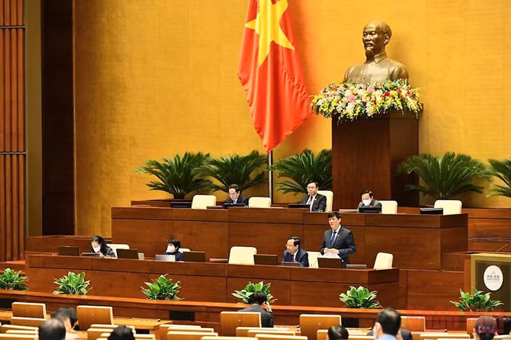 Bộ trưởng Y tế Nguyễn Thanh Long giải trình trước Quốc hội, ngày 27/10. Ảnh: LINH NGUYÊN