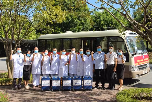 Sáng 30/9/2021, ngành Y tế tổ chức lễ xuất quân lần 2 nằm trong kế hoạch chi viện đợt 7 của cán bộ, nhân viên ngành Y tế Quảng Ninh tiếp tục tăng cường hỗ trợ TP. Hồ Chí Minh chống dịch Covid-19. Ảnh: sannhiquangninh.vn