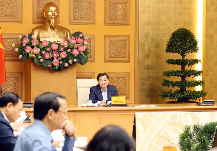 Phó Thủ tướng yêu cầu các bộ, ngành tập trung cao độ, nắm chắc tình hình, theo sát diễn biến, điều hành theo đúng quy định của pháp luật, chủ động có các giải pháp phù hợp, hiệu quả, kịp thời. Ảnh VGP