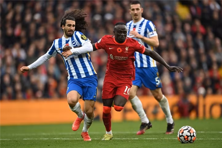 Liverpool đánh rơi chiến thắng sau khi dẫn 2 bàn.