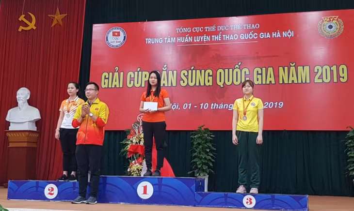 Hoàng Thị Thảo đoạt huy chương vàng tại Giải Cúp bắn súng quốc gia năm 2019.