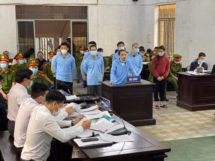 Các bị cáo tại phiên xét xử.