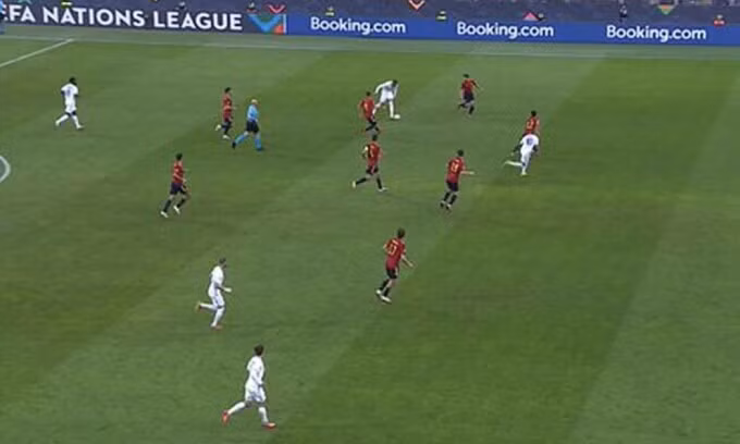 Mbappe có thể đã việt vị trước khi ghi bàn ấn định tỷ số trận đấu. Ảnh chụp màn hình.