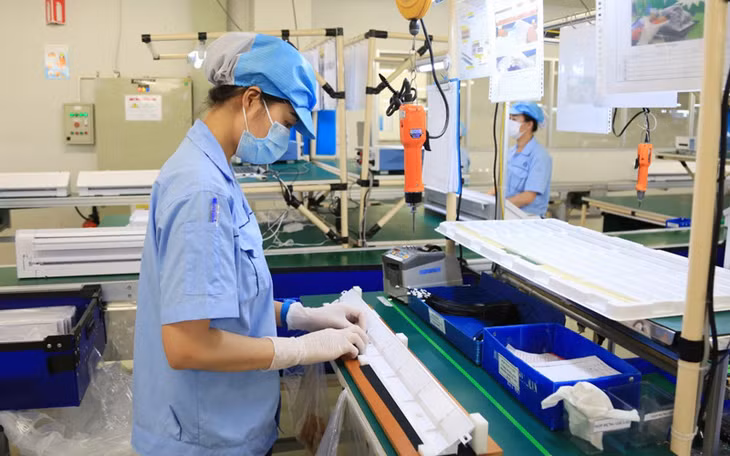 Sản xuất linh kiện điện tử tại Công ty Trách nhiệm hữu hạn Rhythm Precision Việt Nam, Khu công nghiệp Nội Bài (Hà Nội). (Ảnh: Duy Linh)