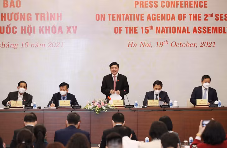Đồng chí Bùi Văn Cường, Tổng Thư ký, Chủ nhiệm Văn phòng Quốc hội chủ trì cuộc họp báo.