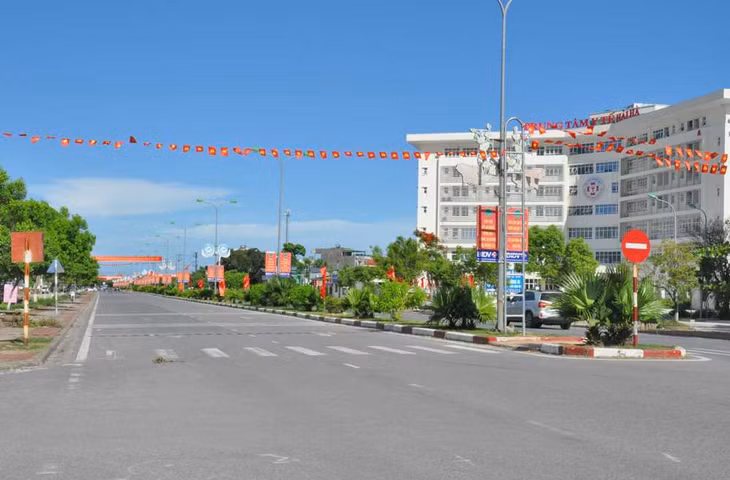 Quang cảnh trung tâm thị trấn Quảng Hà (huyện Hải Hà).