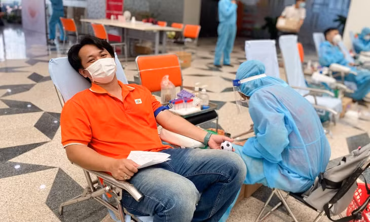 Anh Võ Hoàng Luân luôn tích cực trong các hoạt động vì cộng đồng, mong muốn giúp đỡ được nhiều người hơn.