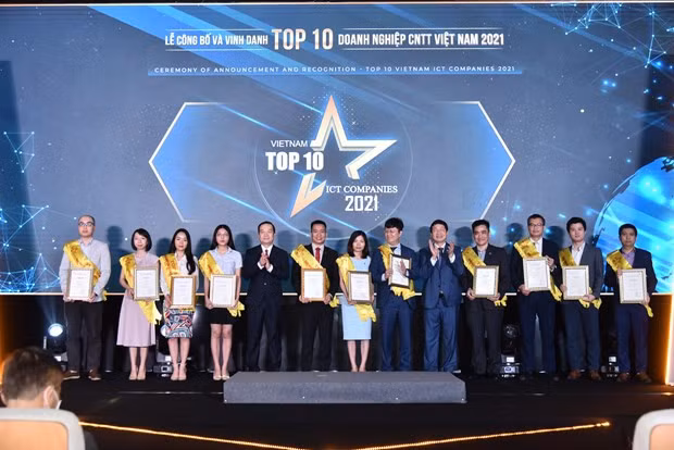 Vinh danh Top 10 doanh nghiep Cong nghe thong tin Viet Nam 2021 hinh anh 1