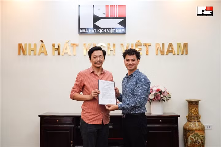 NSND Trung Anh chia tay Nhà hát Kịch Việt Nam. (Ảnh: Nhà hát Kịch Việt Nam)