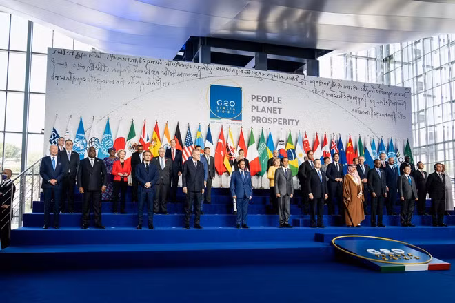 Lãnh đạo các nền kinh tế G20 chụp ảnh tập thể tại hội nghị thượng đỉnh G20 tại Rome hôm 30/10. (Ảnh: New York Times)