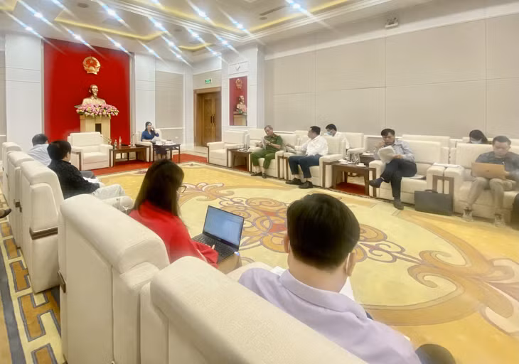 Quang cảnh cuộc họp.