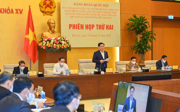 Chủ tịch Quốc hội Vương Đình Huệ cùng các Phó Chủ tịch Quốc hội chủ trì phiên họp. Ảnh: Duy Linh