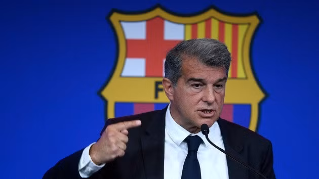 Chủ tịch Joan Laporta thừa nhận những khó khăn về tài chính của CLB.
