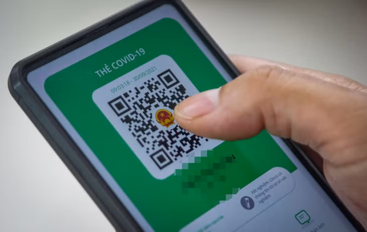 Qua PC-Covid, mỗi người dân được cấp 1 mã QR để quét khi ra - vào điểm công cộng...
