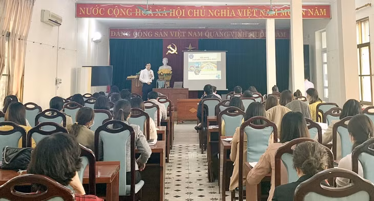 Hội nghị tập huấn tuyên truyền, đối thoại pháp luật lao động BHXH, ATVSLĐ trên địa bàn phường Hồng Hà (TP Hạ Long).
