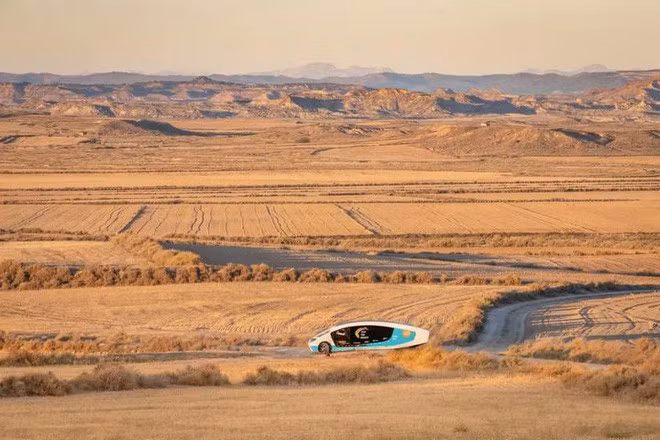 Nhóm sinh viên Hà Lan chế tạo thành công ngôi nhà di động có thể di chuyển hơn 700 km/ngày mà chỉ nhờ vào ánh sáng của mặt trời - Ảnh 8.