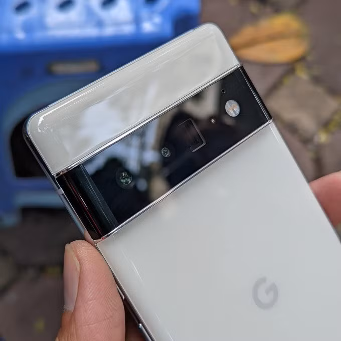 Pixel 6 Pro xuất hiện ở Việt Nam chiều 26/10. Ảnh: Dương Hoàng