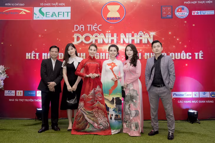 Doanh nhân Đỗ Thị Huyền Trang tại sự kiện Kết nối doanh nghiệp hội nhập Quốc tế.