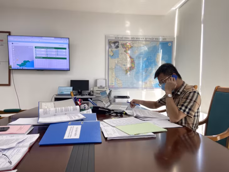 Trung bình mỗi ngày, Bộ phận thường trực của Trung tâm Chỉ huy phòng, chống dịch Covid-19 cấp tỉnh tiếp nhận từ 80-100 cuộc gọi đến đường dây nóng.