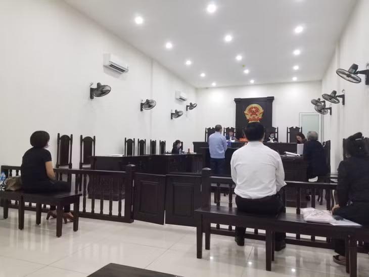 Phiên toà xét xử bị cáo Tùng.