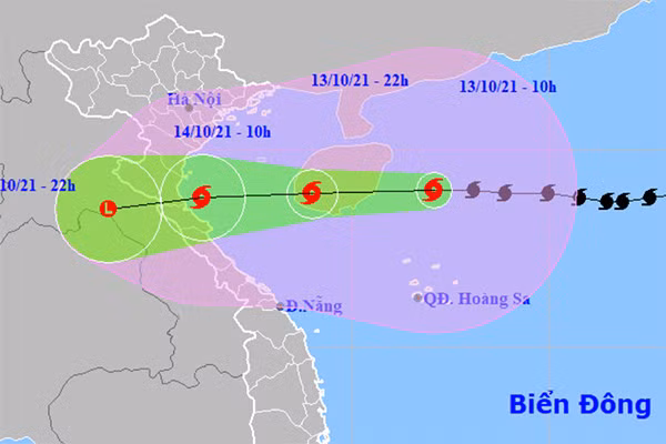 Bão số 8 cách Hà Tĩnh 640km, tăng tốc hướng về đất liền