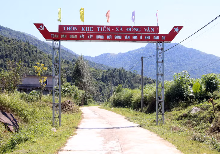 Con đường vào thôn Khe Tiền