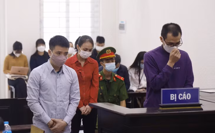 Bị cáo Sinh và đồng phạm tại phiên toà.