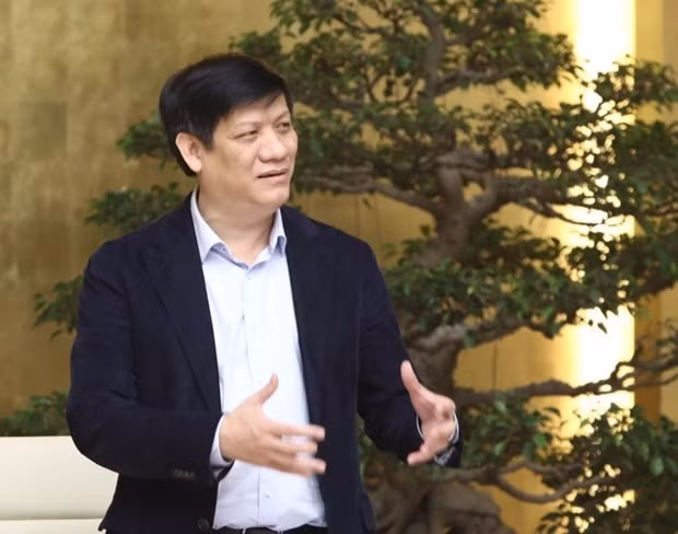 Bo truong Bo Y te: Nhung kho khan khien nguon cung vaccine khan hiem hinh anh 2