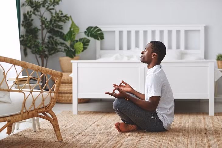 Thực hành chánh niệm có thể giúp thư giãn tâm trí và có được giấc ngủ chất lượng.