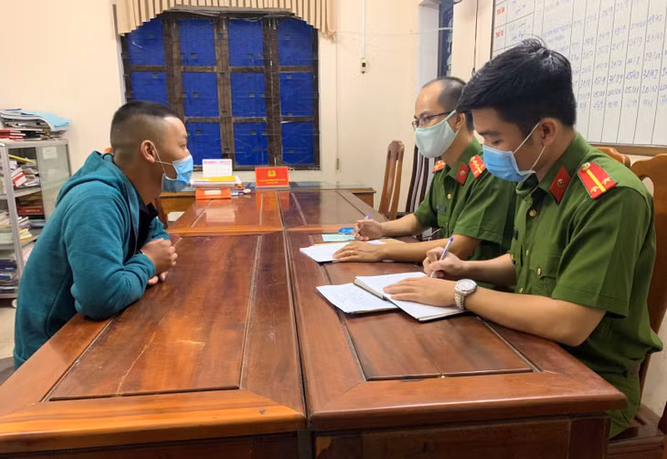 Cơ quan Công an lấy lời khai đối tượng Nguyên.