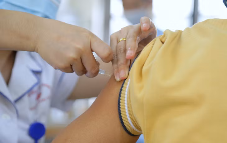 Với việc triển khai tiêm trên diện rộng được thực hiện nhanh, bài bản, hiệu quả, tỉnh Quảng Ninh phấn đấu đến cuối năm 2021 sẽ tiêm phủ vắc-xin phòng Covid-19 cho toàn dân.