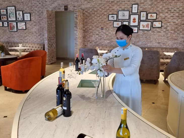 Lao động trong các doanh nghiệp du lịch tại Quảng Ninh hiện cơ bản đã được tiêm 2 mũi vắc xin phòng Covid-19.