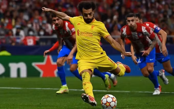 Salah đi vào lịch sử khi trở thành cầu thủ đầu tiên ghi bàn chín trận liên tiếp cho Liverpool. Ảnh: AFP.