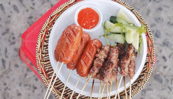 Không nên cho trẻ ăn thực phẩm chế biến sẵn, chứa nhiều gia vị cay nóng.