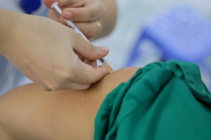 Việc bảo quản đảm bảo chất lượng vắc-xin và quy trình, kỹ thuật tiêm được ngành y tế thực hiện tốt.