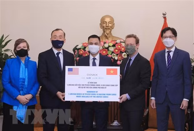 Tiep nhan 1,5 trieu lieu vaccine Pfizer tu Chinh phu Hoa Ky qua COVAX hinh anh 1